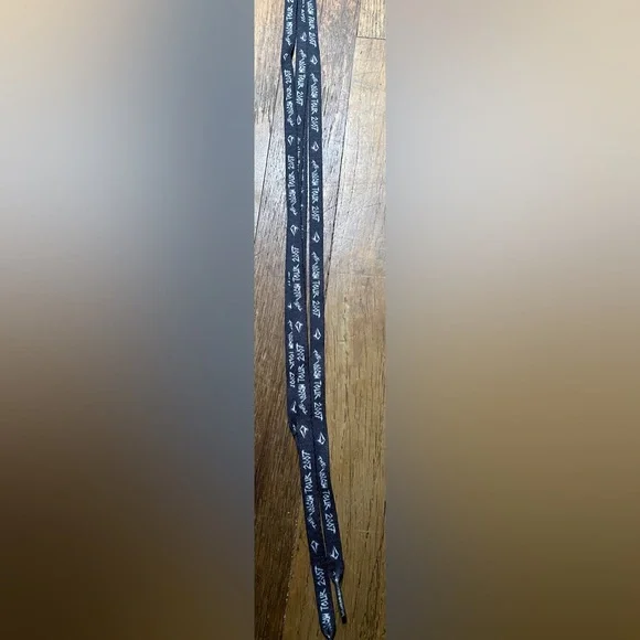 NWOT Vintage The Volcom Tour 2007 Shoelaces - Picture 7 of 8